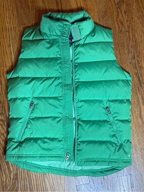 American Eagle women’s green puffer vest